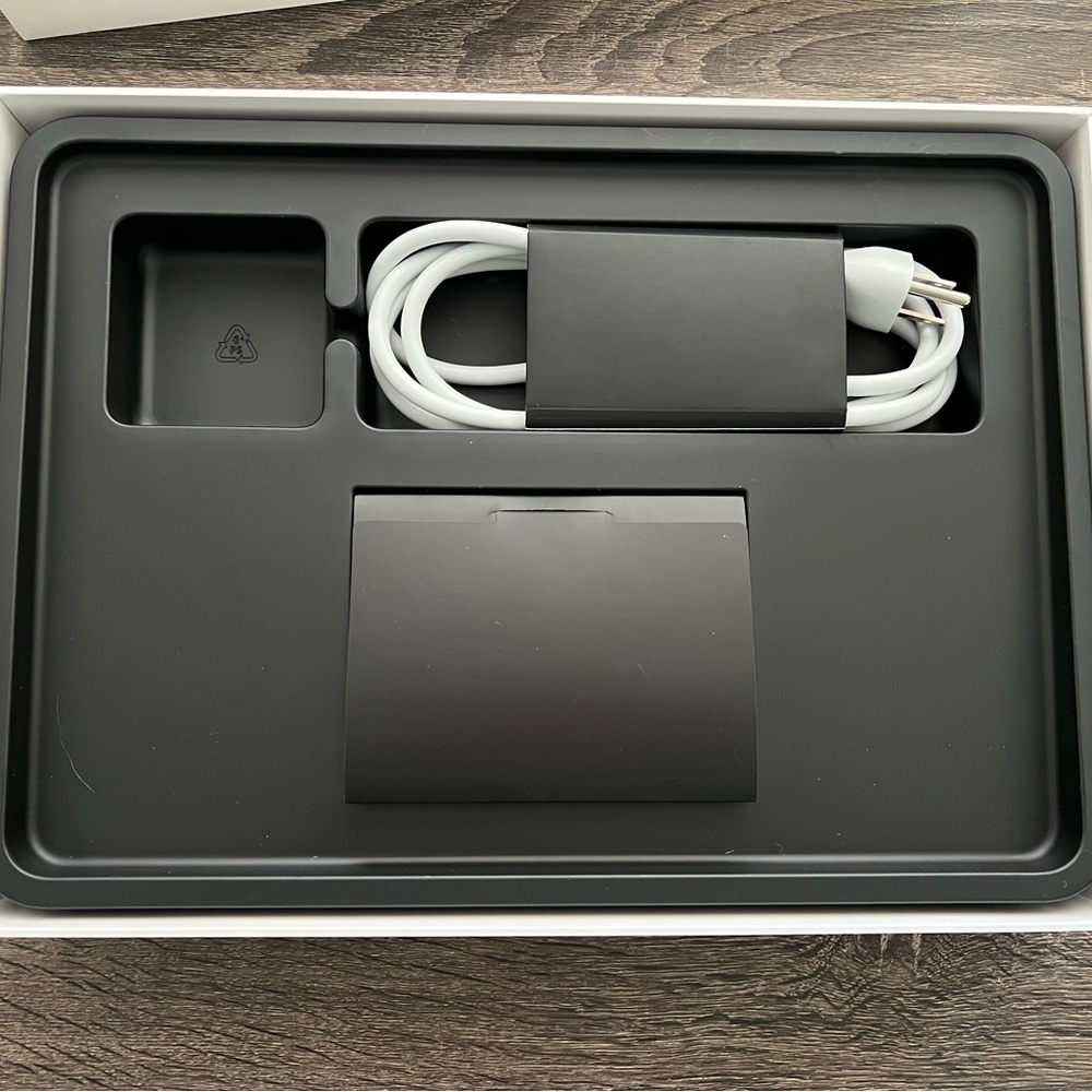 MacBook Air Original Box + Unused Apple Power Adapter Pristine Condition - Picture 7 of 7